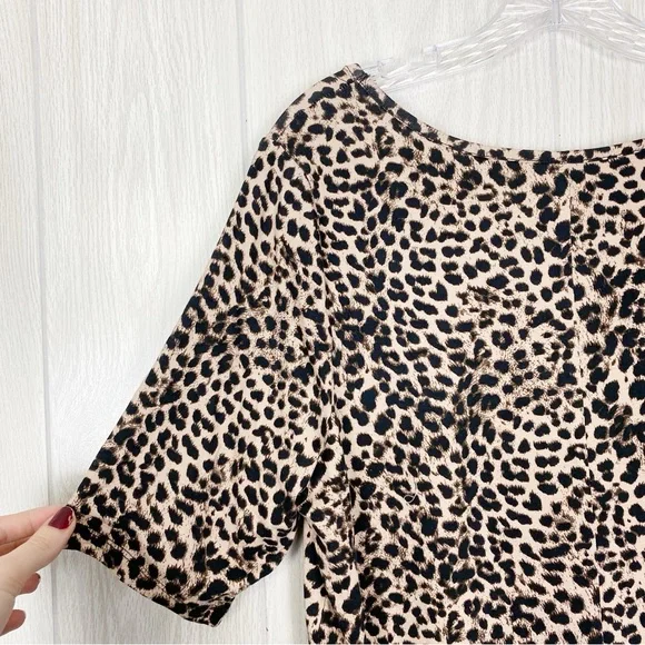 Torrid | Leopard Print Super Soft V-Neck T-Shirt Size 1X - Picture 6 of 13
